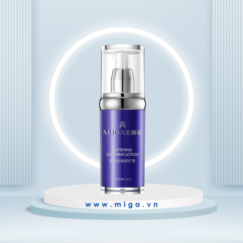 Lấy một lượng Serum phục hồi cân bằng da MIGA thoa đều và massage nhẹ nhàng trên da